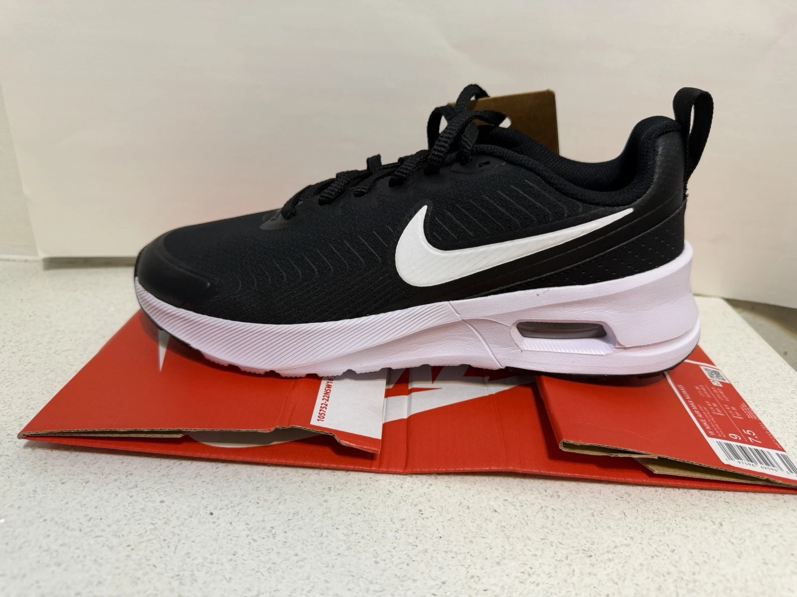 Nike Men's Low Top Athletic Sneaker Black/White DV2458-001 Sz 9