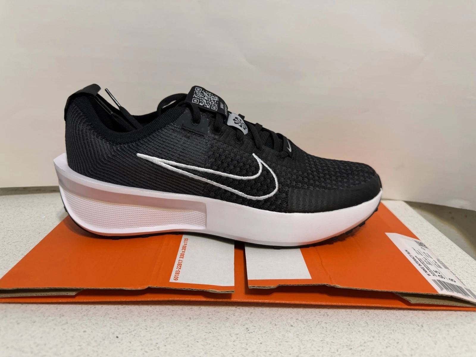 Nike Men's Interact Run Sneakers - Black/White - New w/ Box
