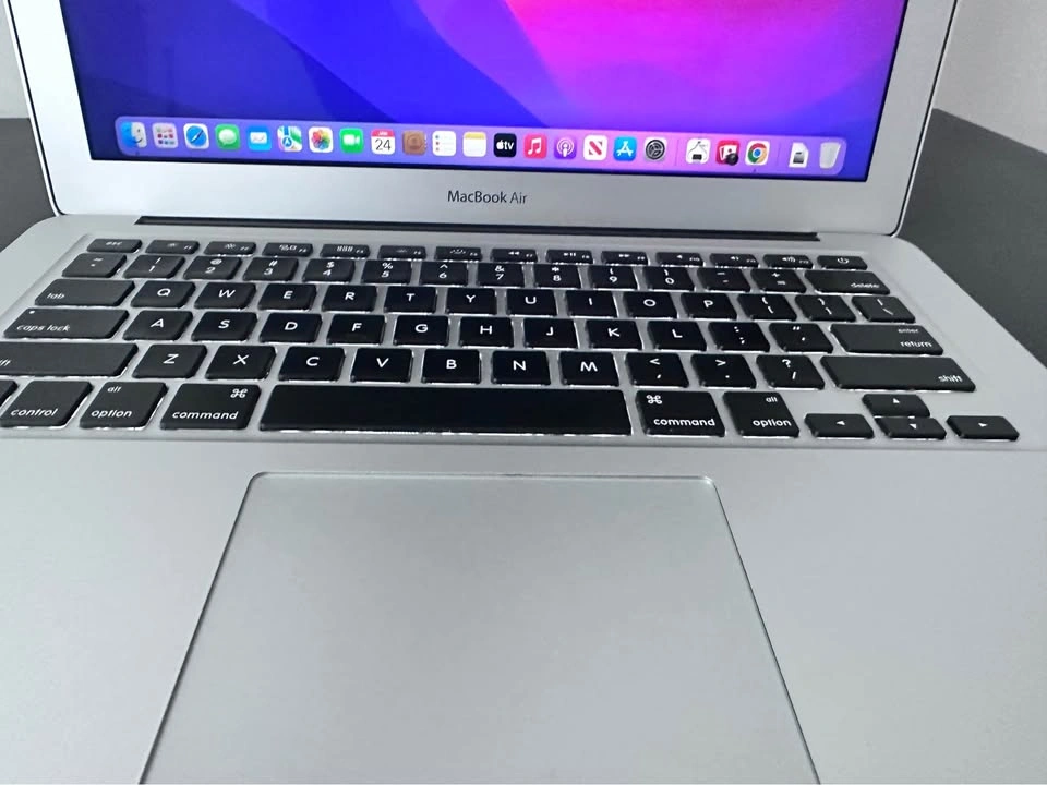 2015 MacBook Air - photo 3
