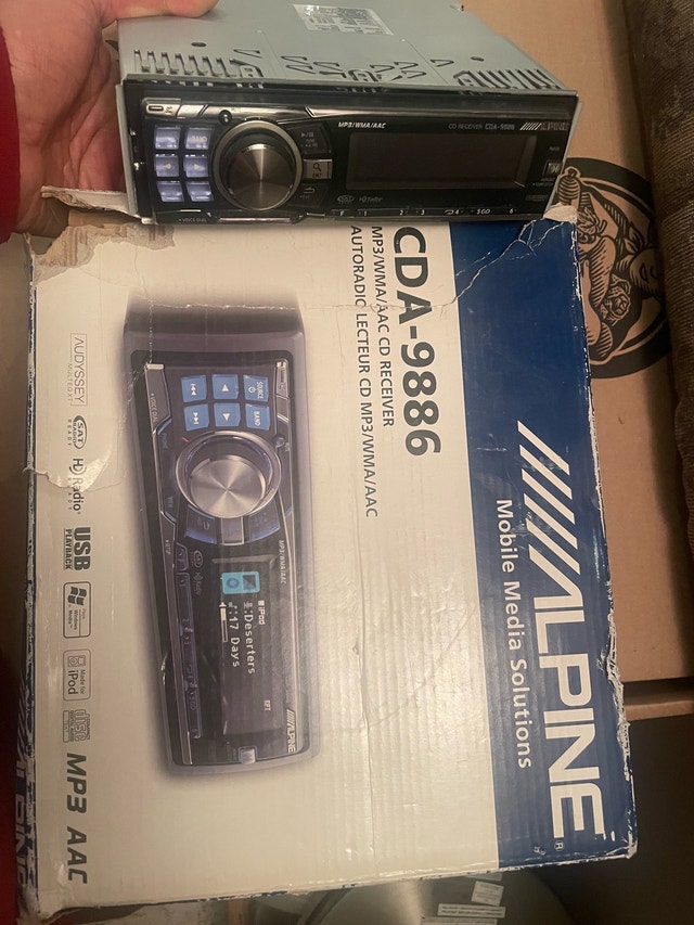 Alpine car stream CD deck CDA-9886