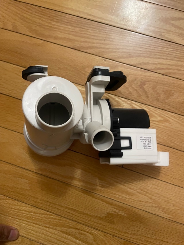 New Whirlpool Washing Machine Pump W10130913 - photo 2