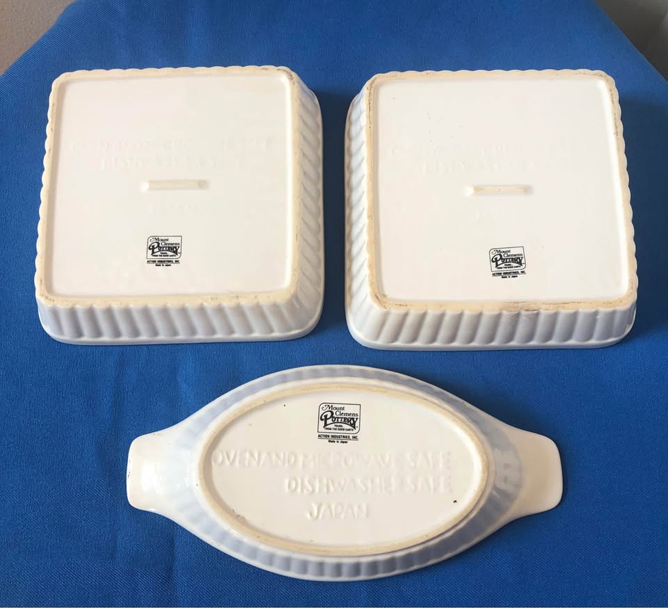Three Vintage Mount Clemens Baking Dishes - photo 4
