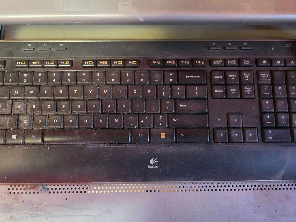 Apple iMac Desktop, K800 Keyboard & Microsoft Mouse - photo 3