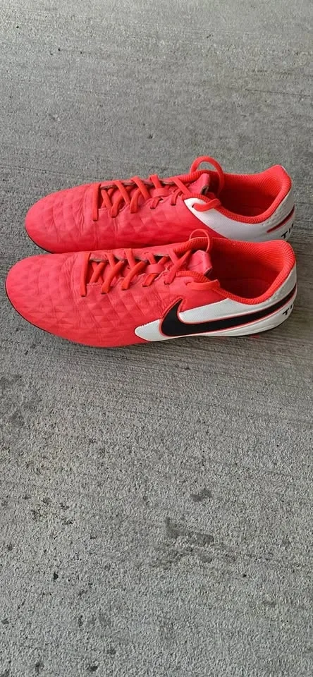 Nike TIEMPO cleats Legend 8 Academy