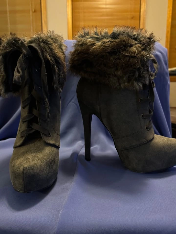 Grey boots with fur cuff