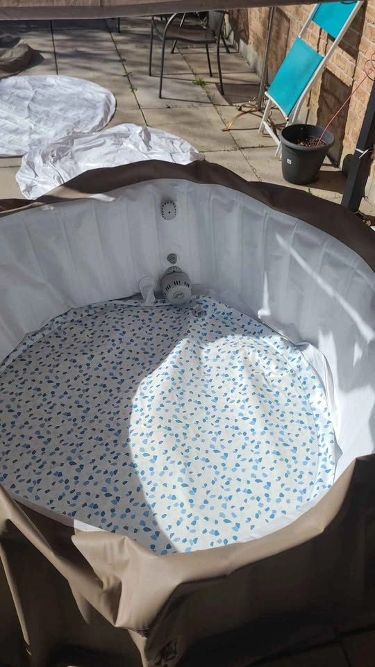 SaluSpa Palm Springs Hot Tub - photo 4