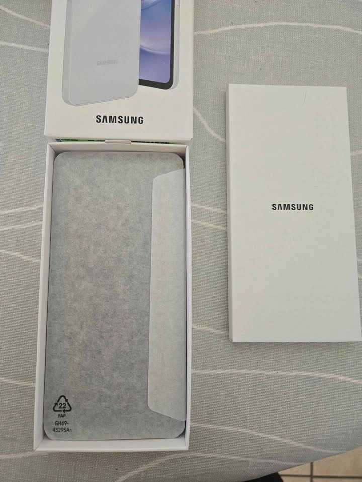 New Open Box Samsung Galaxy A15 White 128GB - photo 3