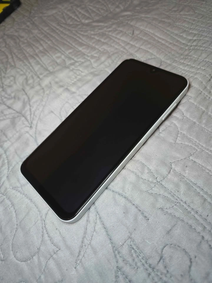 New Open Box Samsung Galaxy A15 White 128GB - photo 3