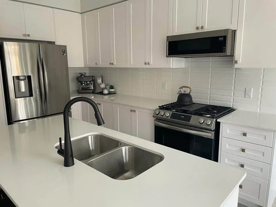 MOEN Sleek Kitchen Faucet image indicator(2)