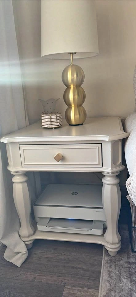 Elegant cream/off-white end table / nightstand