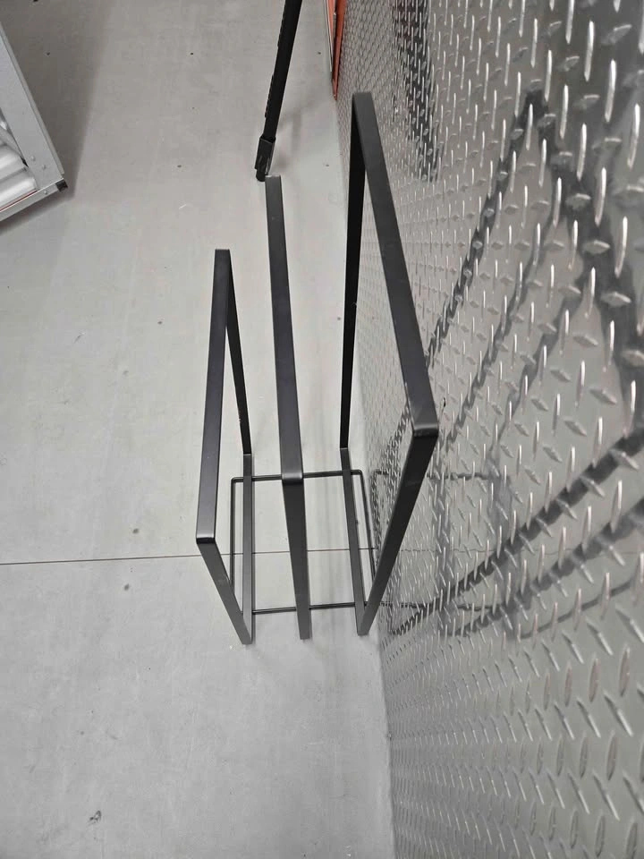 Black Metal 3-Tier Towel Rack - photo 4