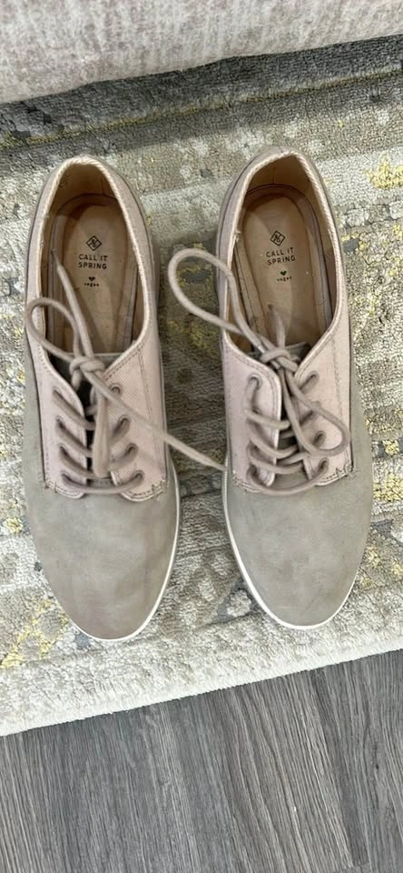 Women’s shoe size 8