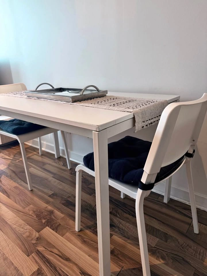 Moving Sale – Dining Table & Chairs Must Go ASAP! (DT Toronto)