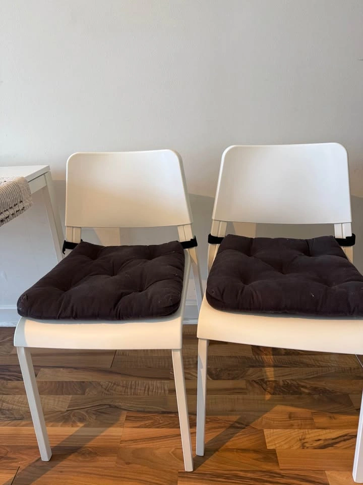 Moving Sale – Dining Table & Chairs Must Go ASAP! (DT Toronto) - photo 3