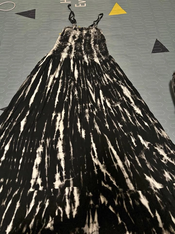 Black Tie-Dye Maxi Dress 🌊