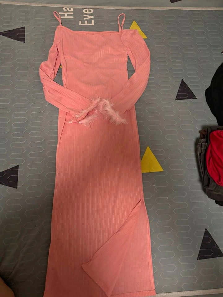 Pink Ribbed Dress w/ Feather Sleeves 💖