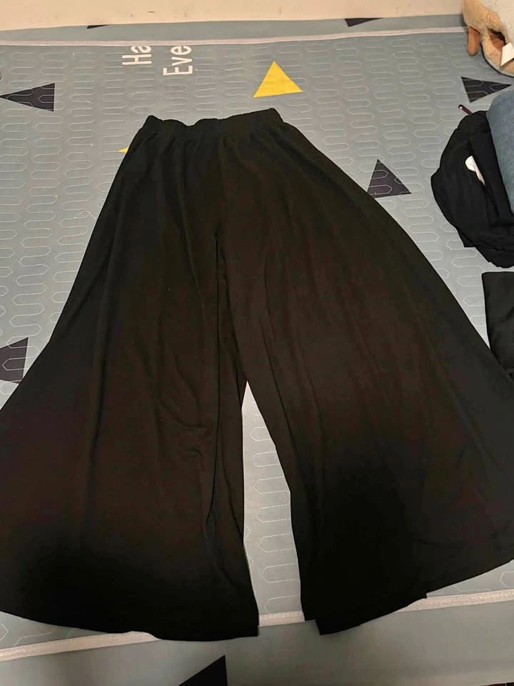 Black Flowy Culottes – Skirt Style Pants