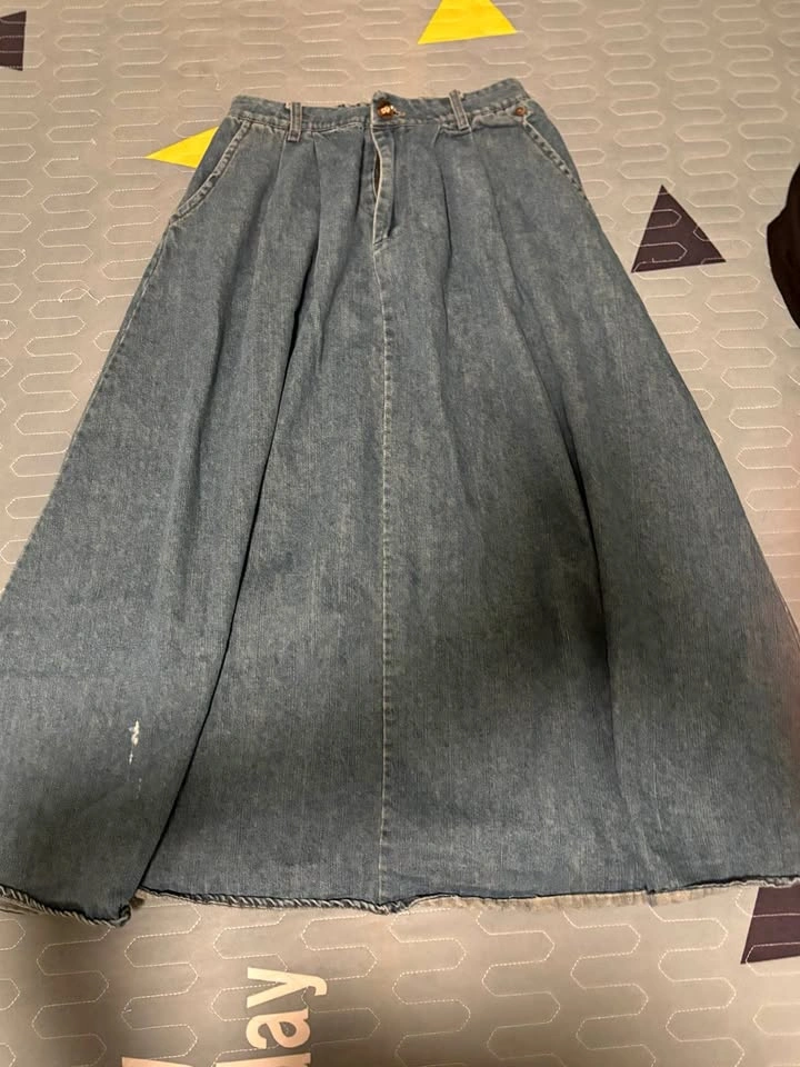 Denim Midi Skirt – Vintage Style
