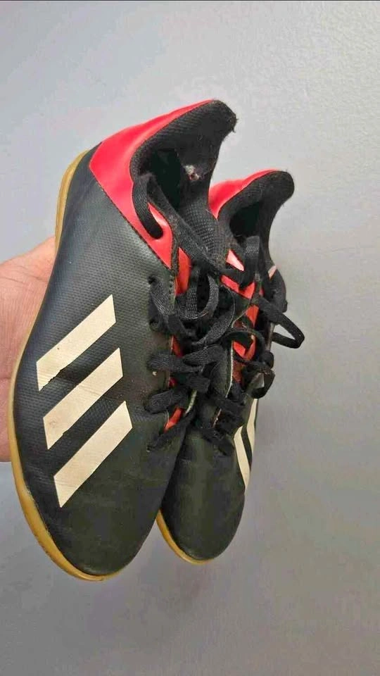 Addias soccor cleats 1y