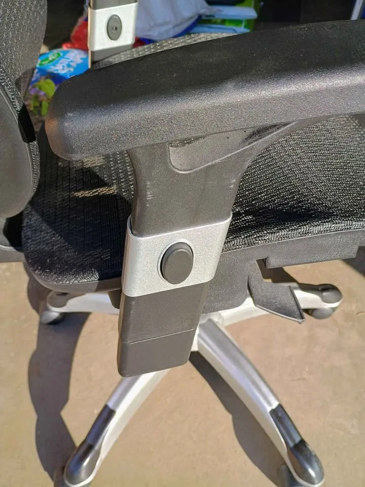 Black Mesh Rolling Office Chair image indicator(3)