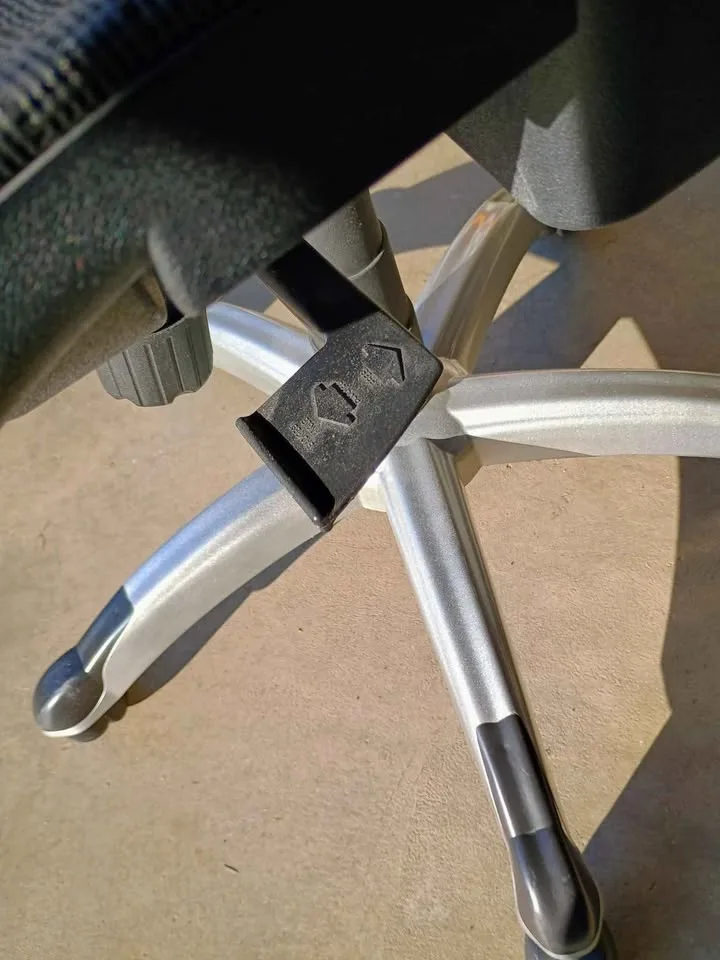 Black Mesh Rolling Office Chair image indicator(4)