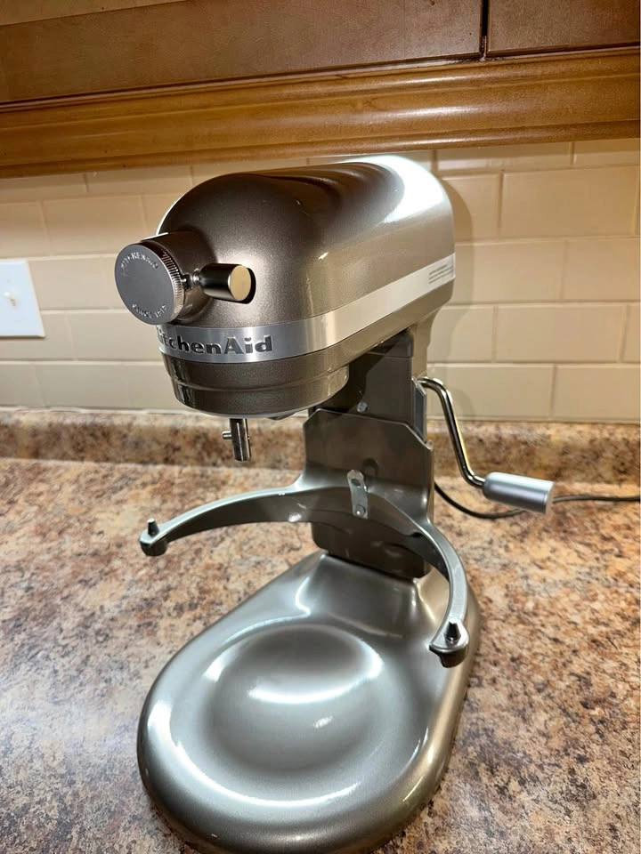 KitchenAid Professional Bowl-Lift Stand Mixer w/ Attachments 7qt