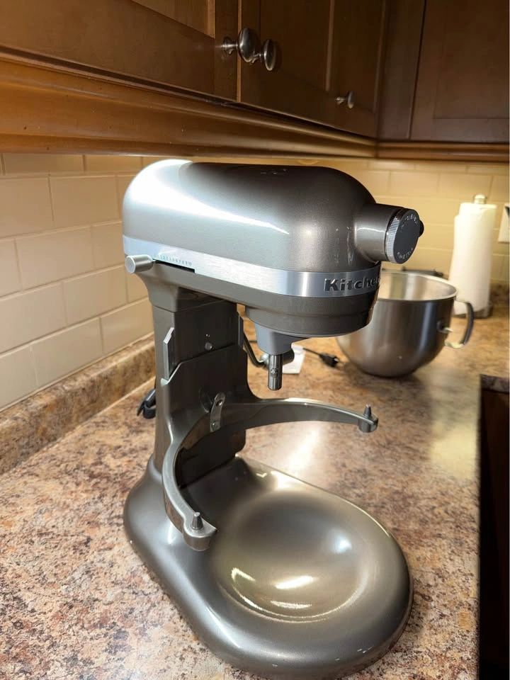KitchenAid Professional Bowl-Lift Stand Mixer w/ Attachments 7qt - photo 2