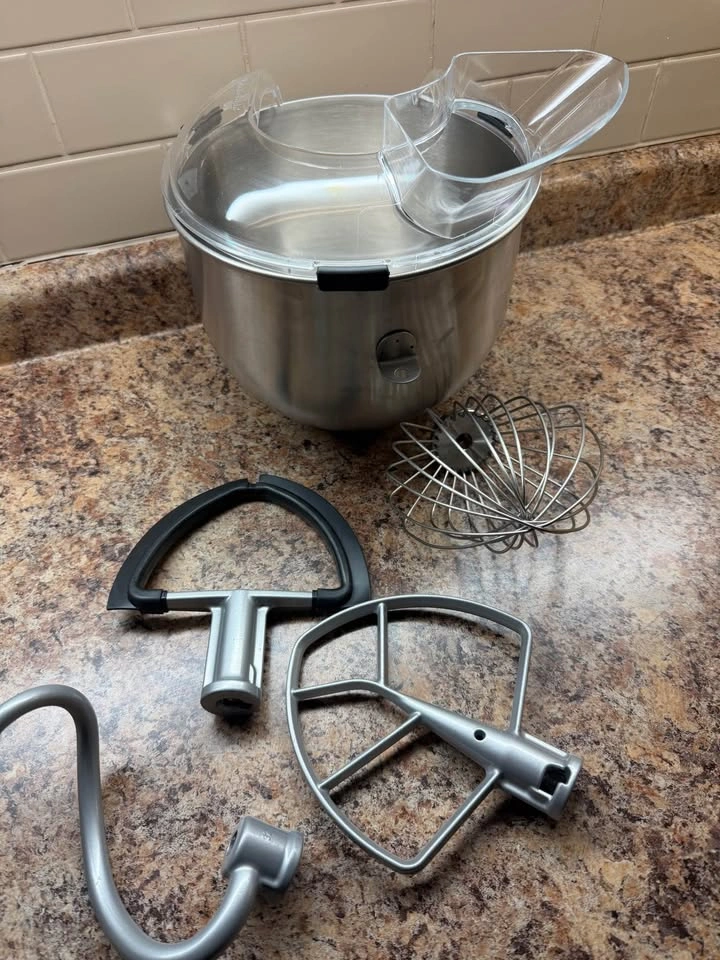 KitchenAid Professional Bowl-Lift Stand Mixer w/ Attachments 7qt - photo 3