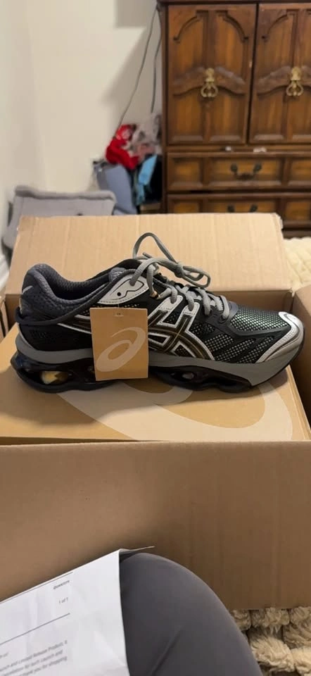 ASICS running shoes 11US - photo 2