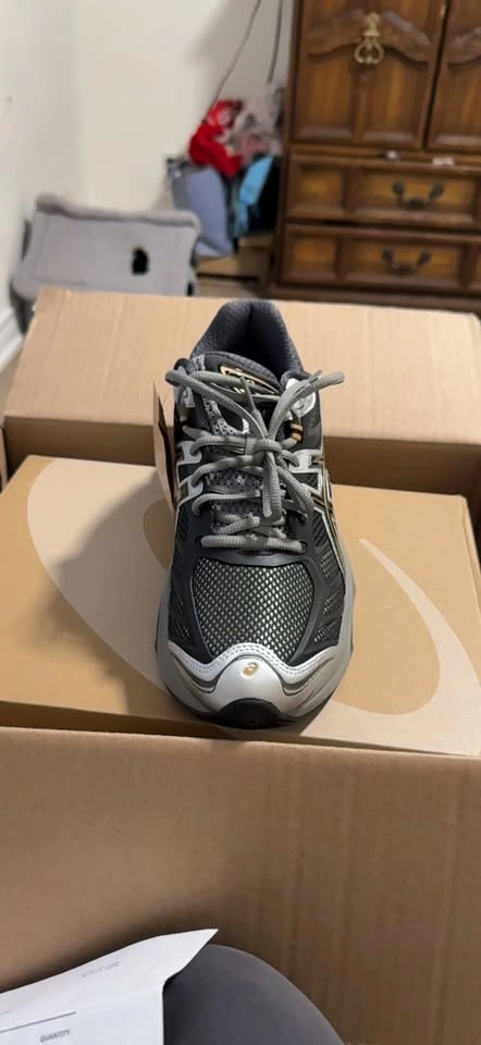 ASICS running shoes 11US - photo 3