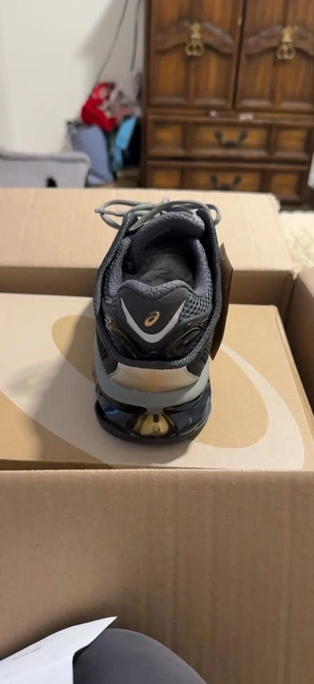 ASICS running shoes 11US - photo 4