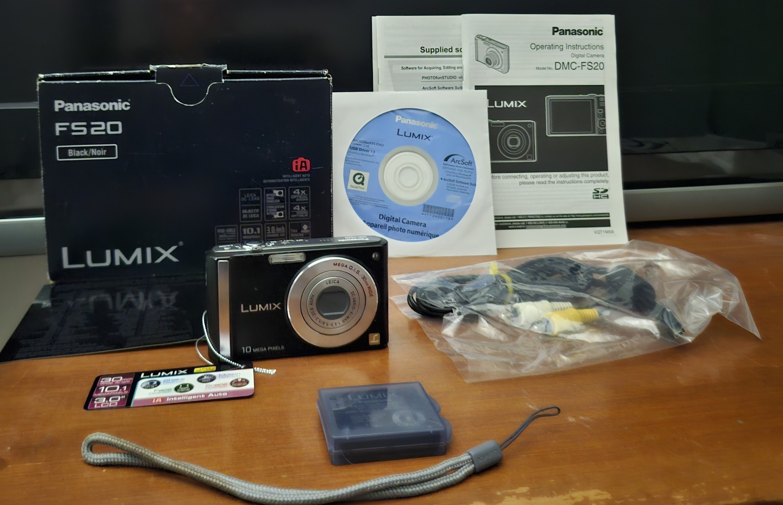 Panasonic LUMIX DMC-FS20 10.1 MP Digital Camera - Black