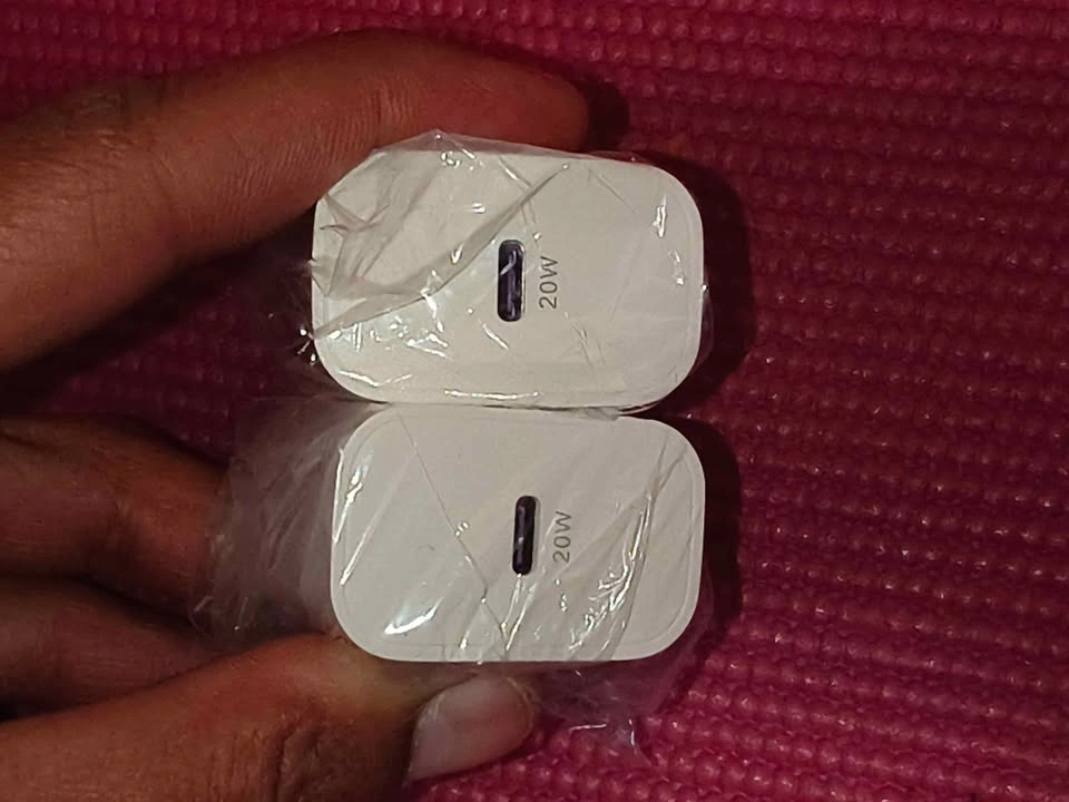 20 Watt Fast Charger USB C - photo 2