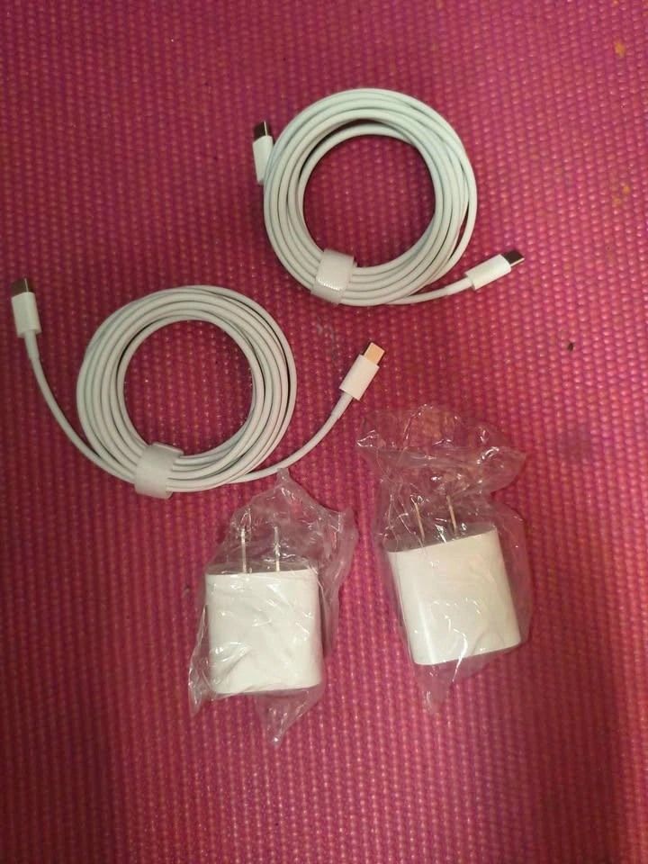 20 Watt Fast Charger USB C - photo 3