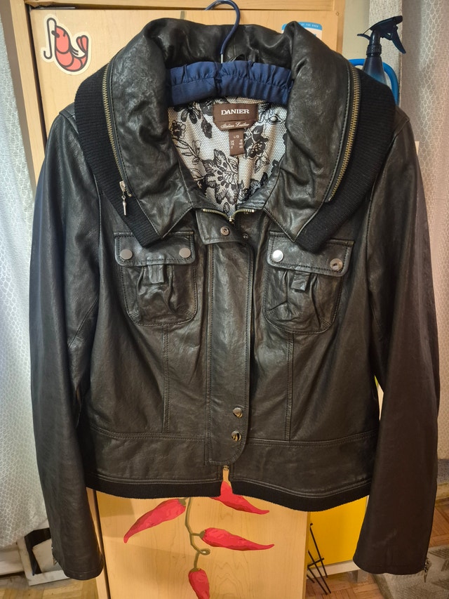 Danier Leather Women's Black Jacket - Size Large