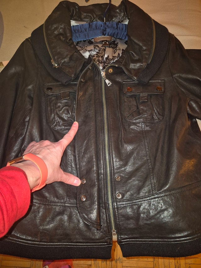 Danier Leather Women's Black Jacket - Size Large - photo 3