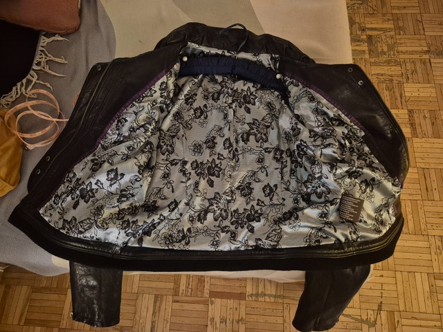 Danier Leather Women's Black Jacket - Size Large - photo 4