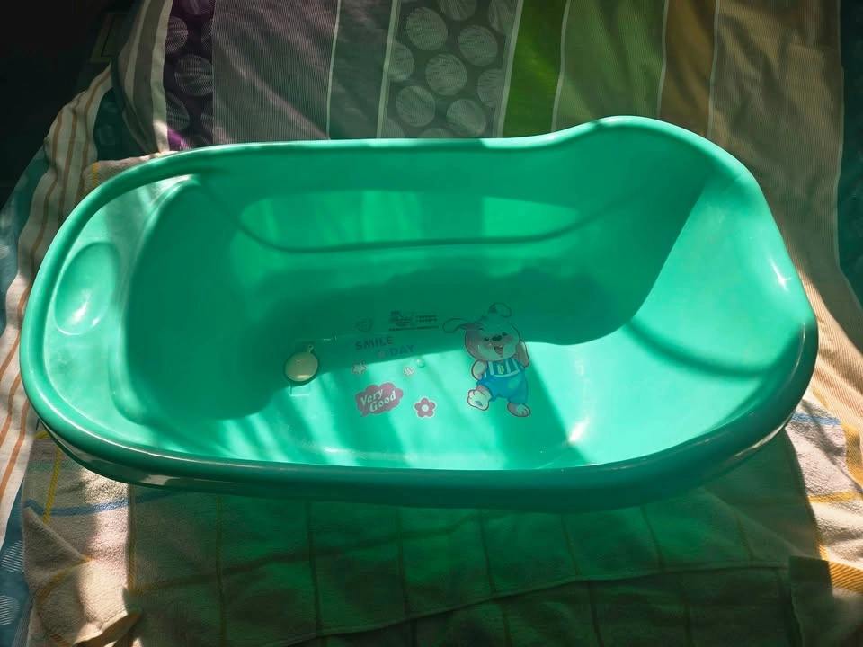 Baby Bath Tub with Drain Plug - photo 2