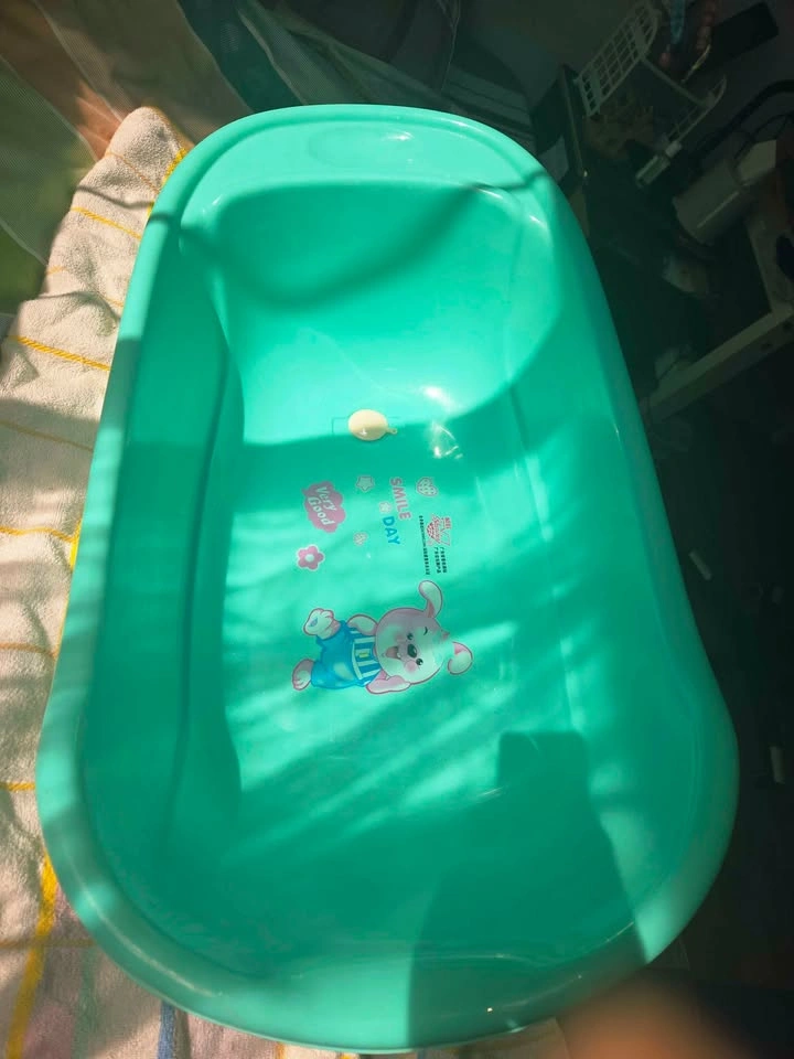 Baby Bath Tub with Drain Plug - photo 3