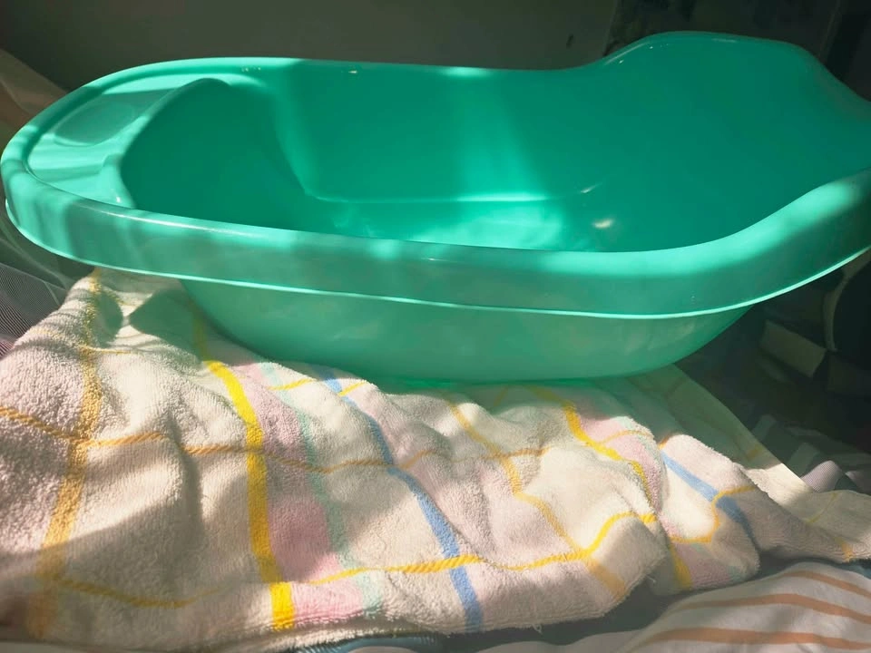 Baby Bath Tub with Drain Plug - photo 4