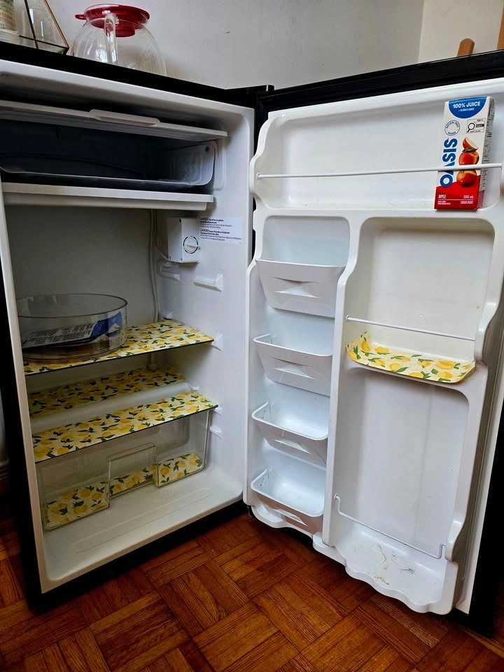 Arctic King Mini Fridge Compact Refrigerator - photo 2