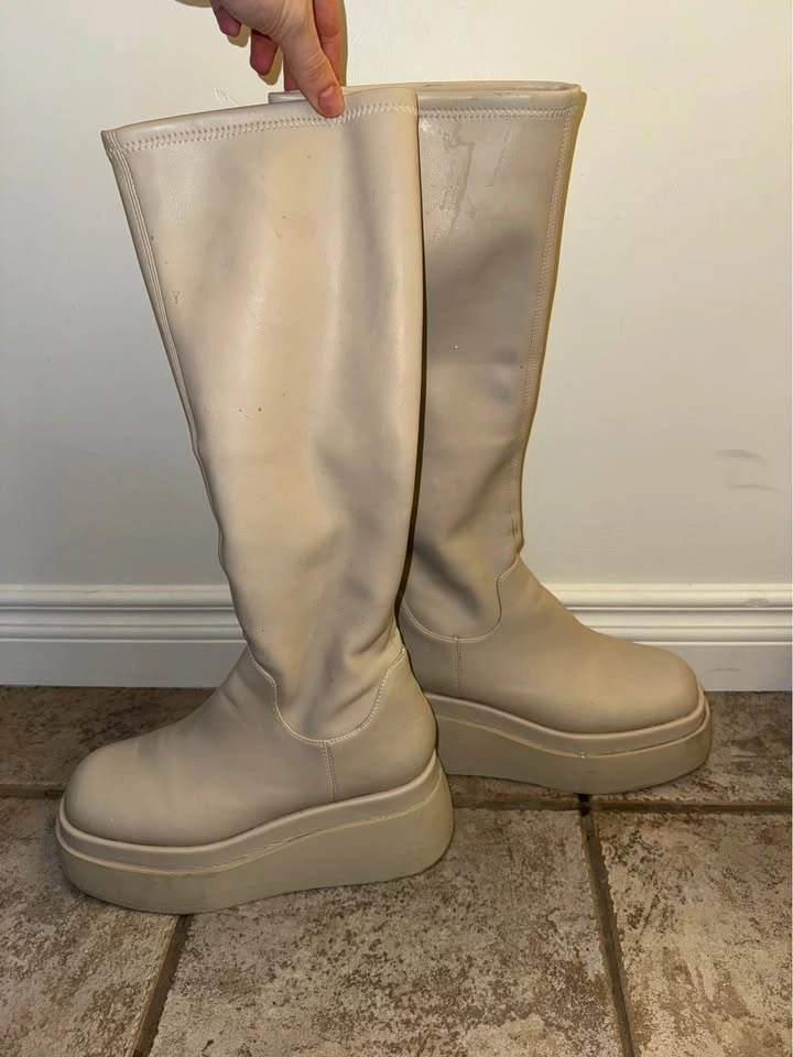 Knee high white cream boots size 9 - photo 2