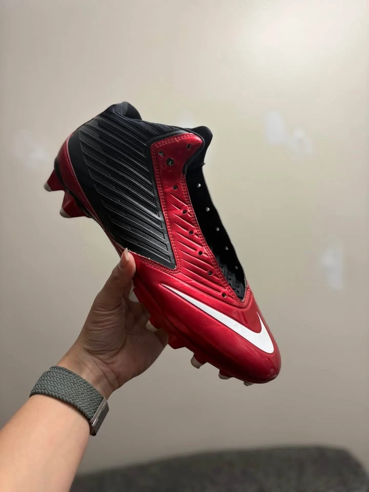 Nike Cleats - Size 10.5 - photo 2
