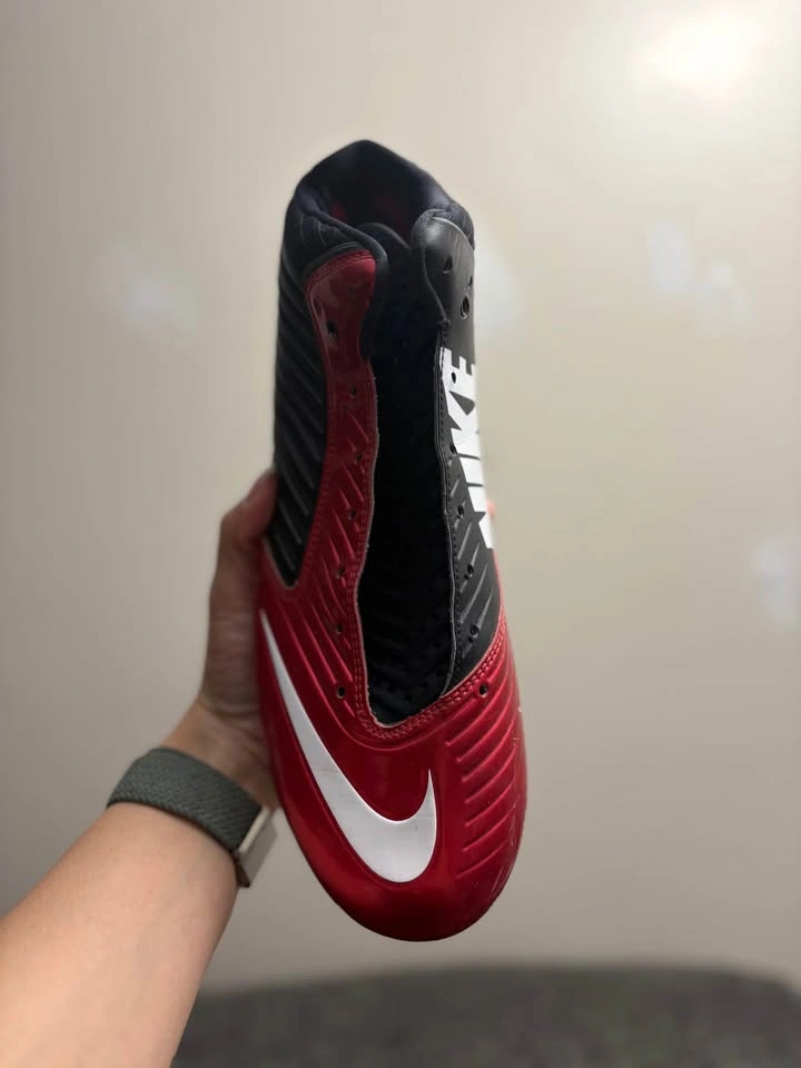 Nike Cleats - Size 10.5 - photo 3