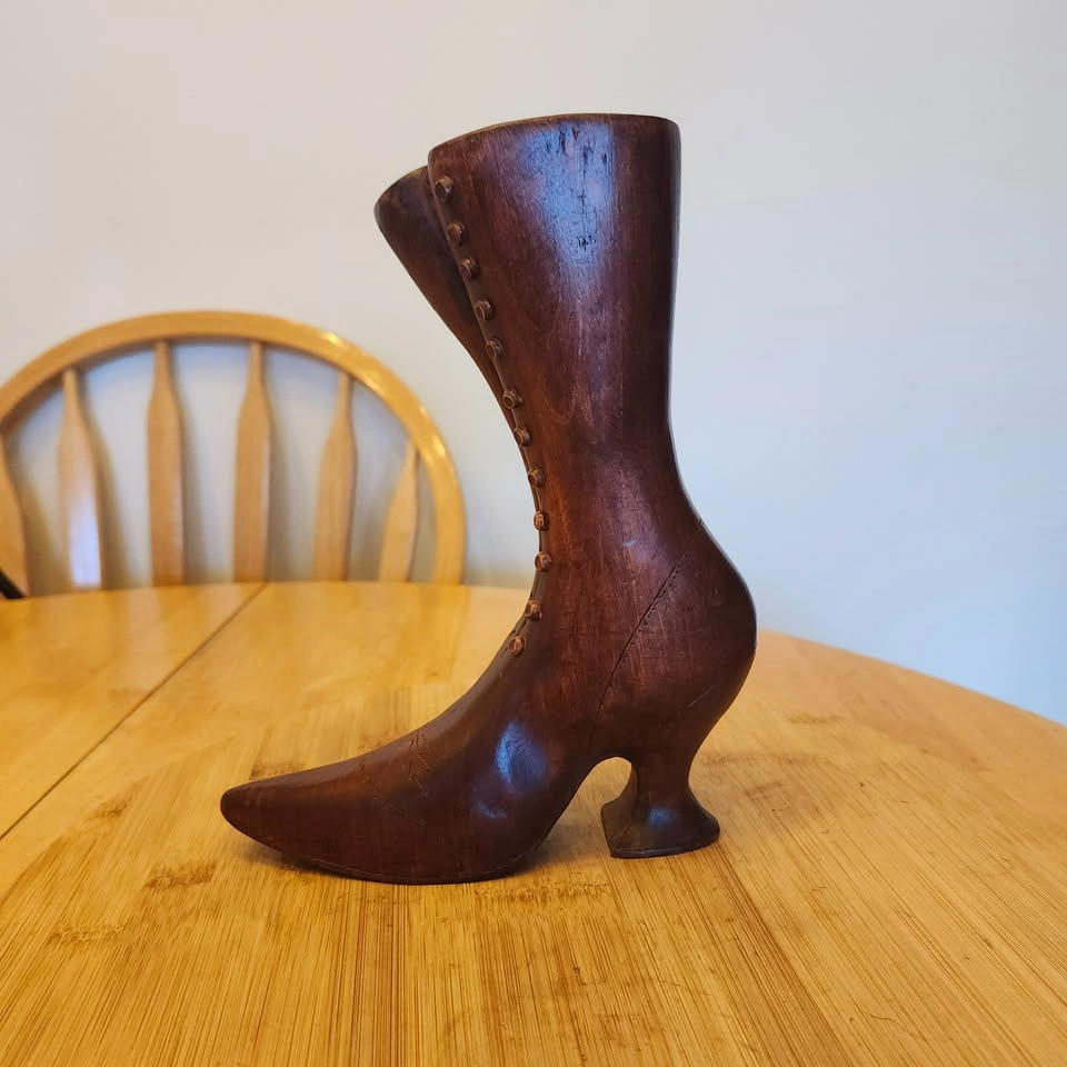 🌱 Carved Wood, Ladies Old Fashioned Dress Boot - photo 4
