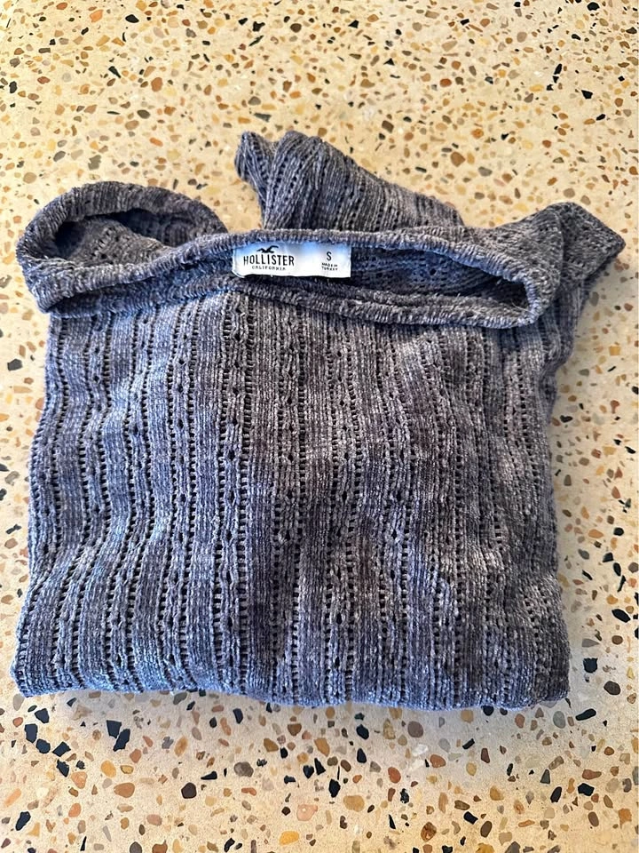 Hollister sweater