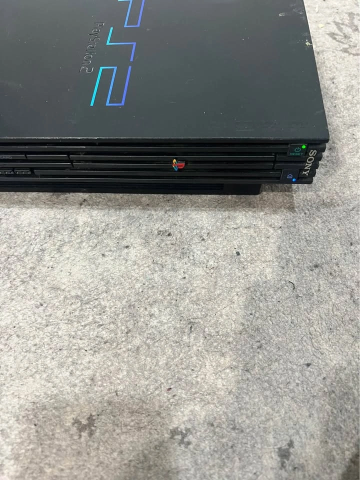 PS2 console + God of War game - photo 3