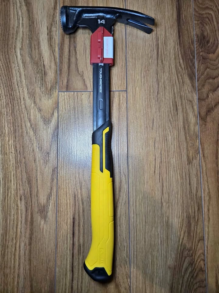 DEWALT 14oz TOUGHSERIES Mig Weld Framing Hammer