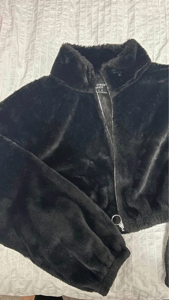 Brand New Burgundy Fuzzy Jacket - Cozy & Stylish (XL) - photo 3