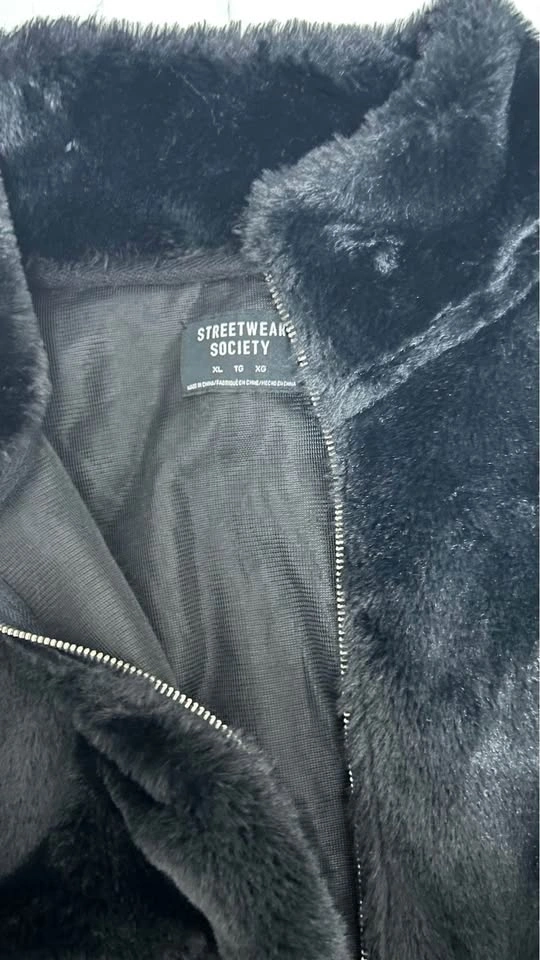 Brand New Burgundy Fuzzy Jacket - Cozy & Stylish (XL) - photo 4